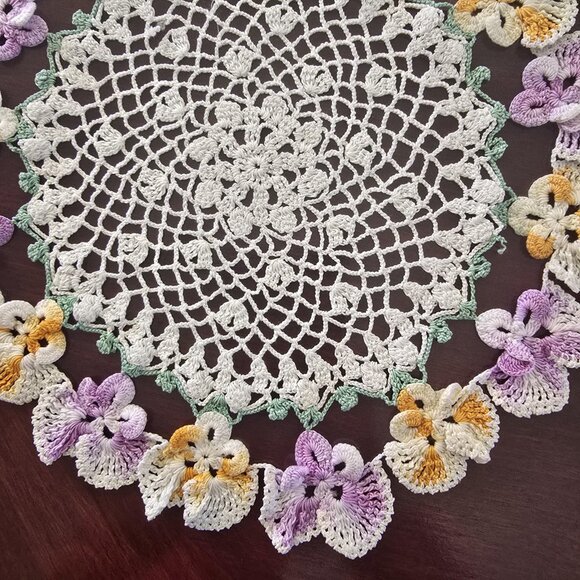 Vintage Doily Hand Crochet Pansy Floral Border - Picture 2 of 7